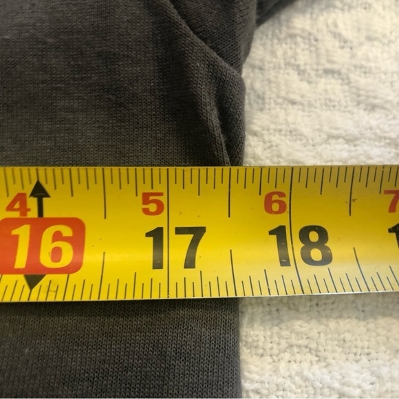 TLC/ NWT/ DIGGIN ON YOU / Gray Tee shirt/ size S - Picture 5 of 5